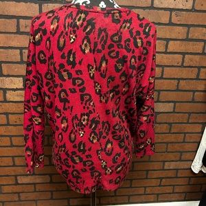 Photos unedited. Like new. Comfy sweater